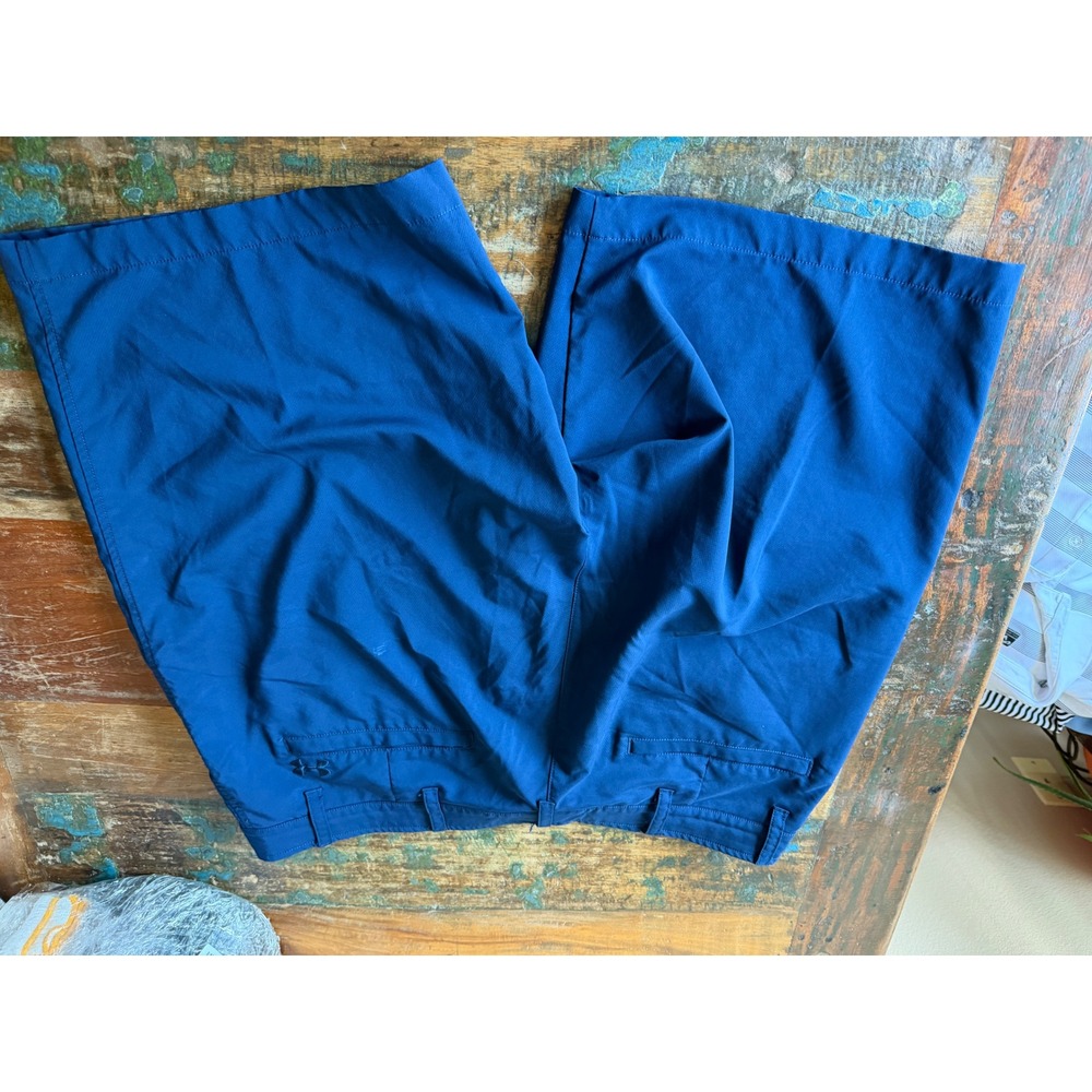 Men's size 40 under armour loose navy shorts 11 in inseam - Picture 3 of 3